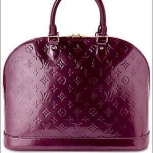 Louis Vuitton Purse/Hand Bag. Good Condition.